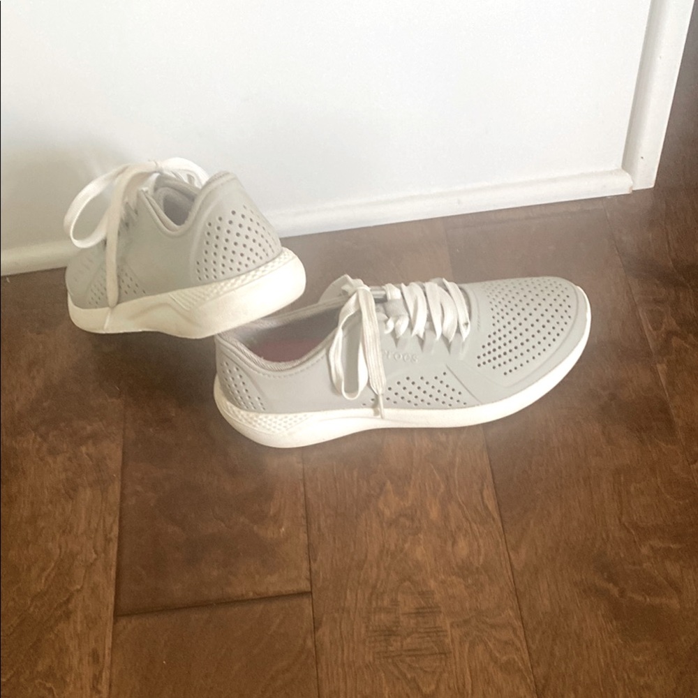 CROCS, gray & white with Pink LiteRide Interior